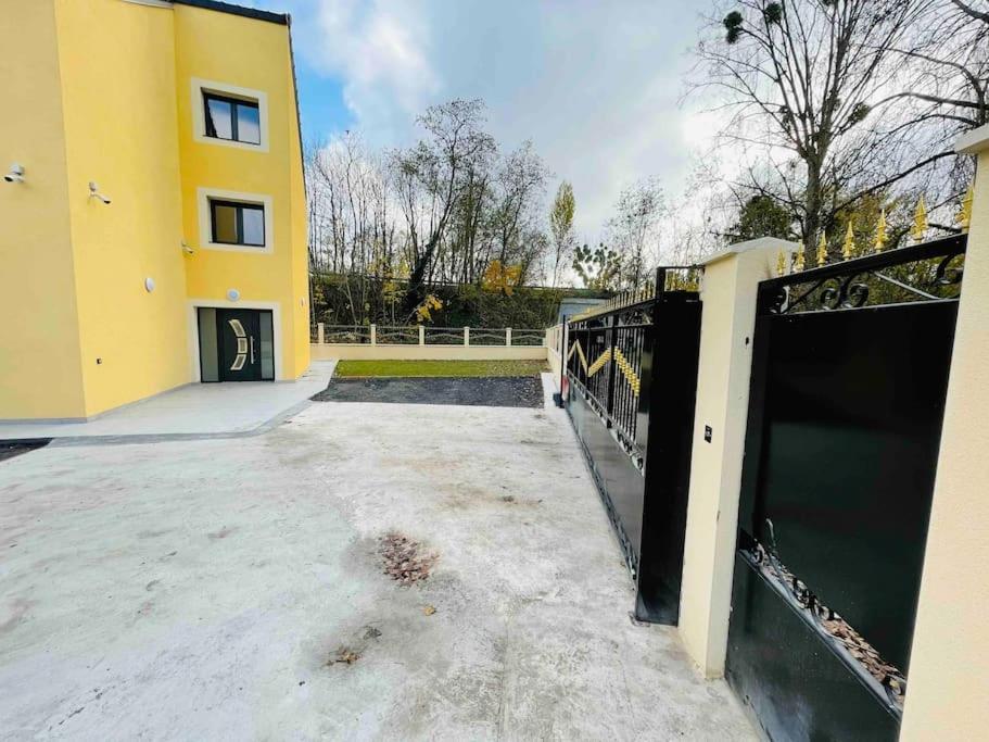 Masion Belle Vue Apartment Сарсел Екстериор снимка