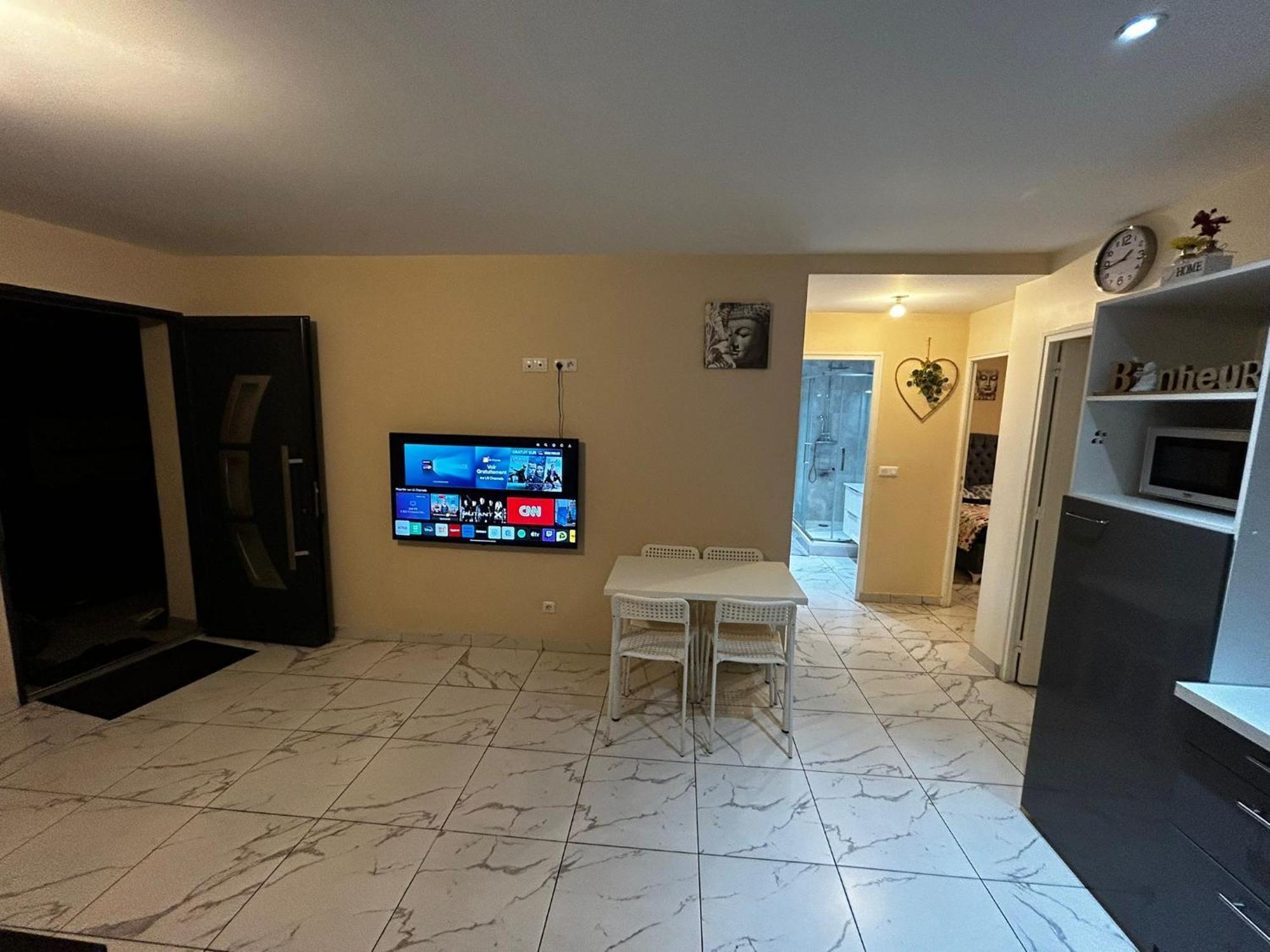 Masion Belle Vue Apartment Сарсел Екстериор снимка